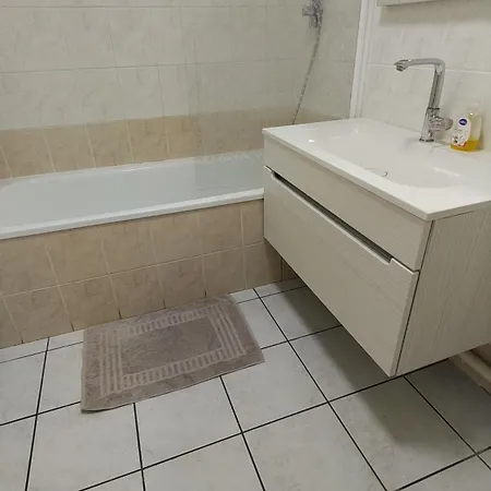 Apartment T3 Proche De Bale